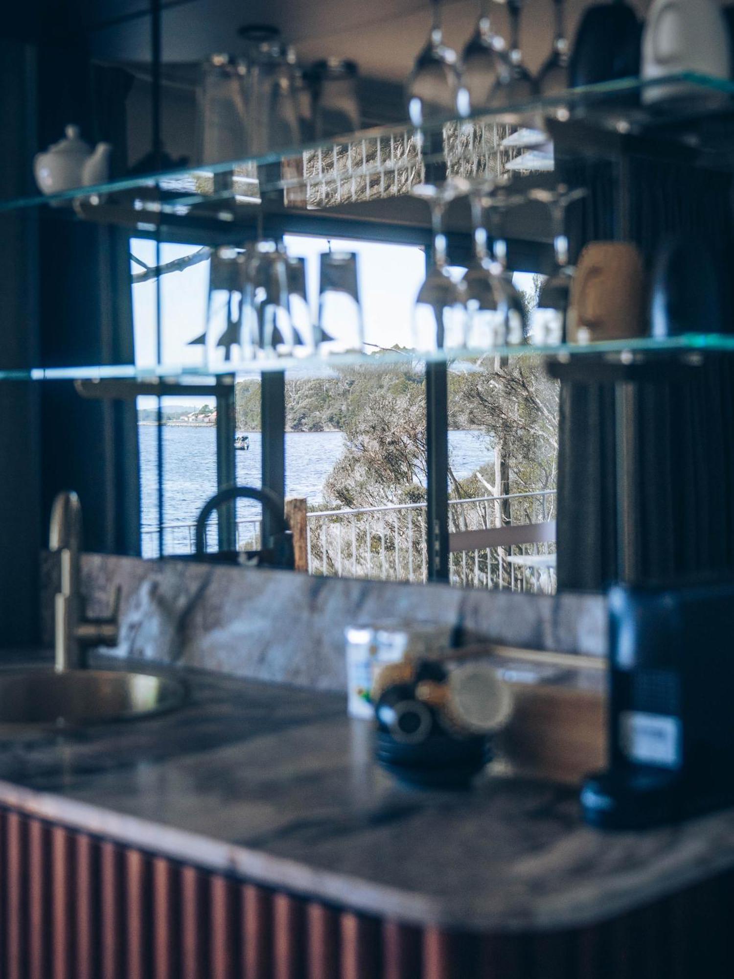 Risby Cove Boutique Hotel Strahan Kültér fotó