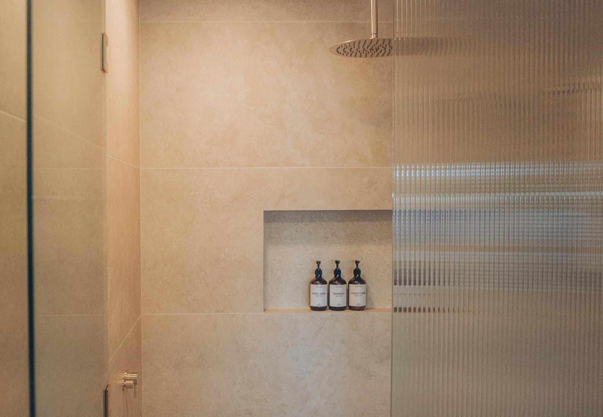 Risby Cove Boutique Hotel Strahan Kültér fotó