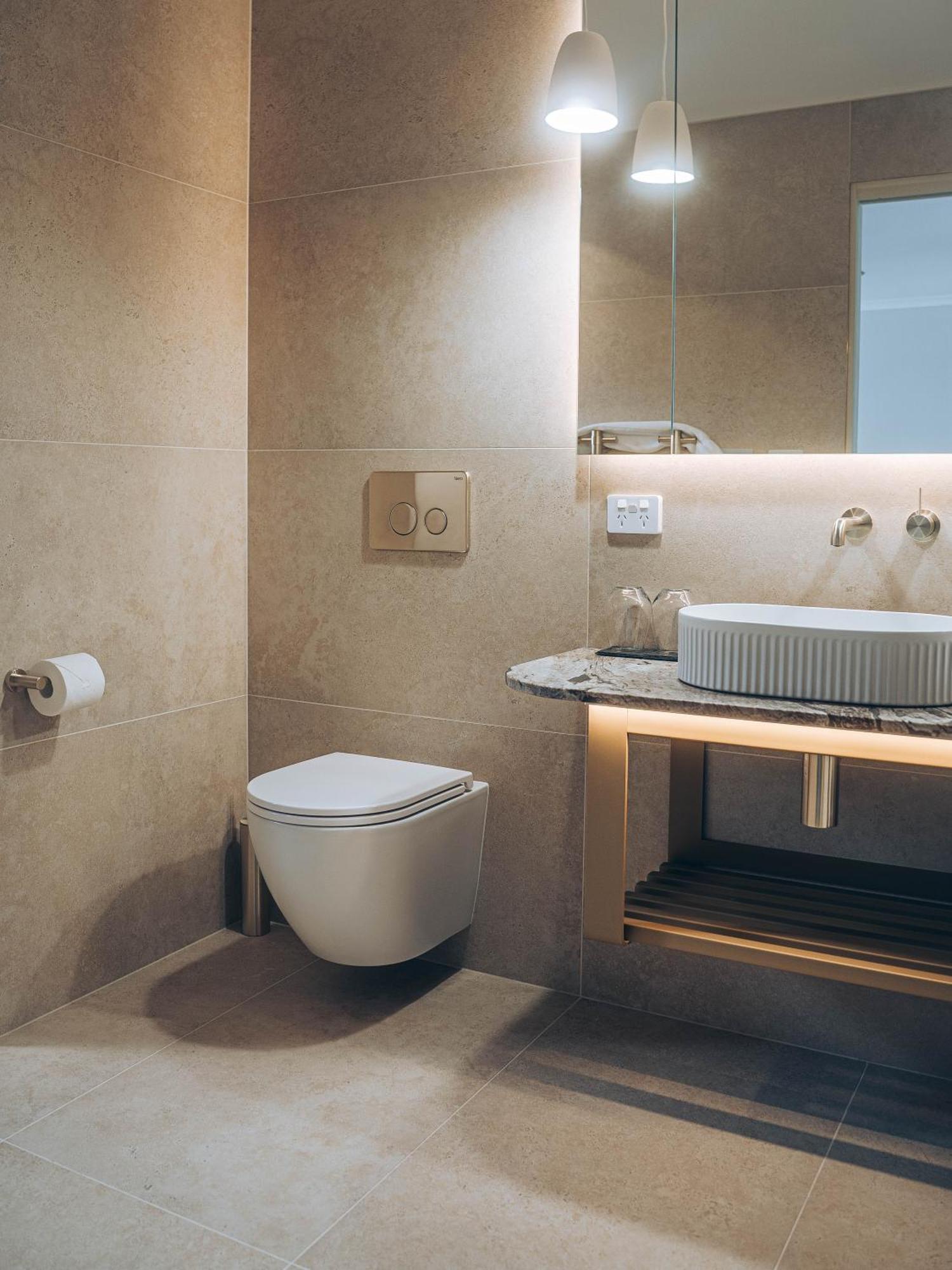 Risby Cove Boutique Hotel Strahan Kültér fotó