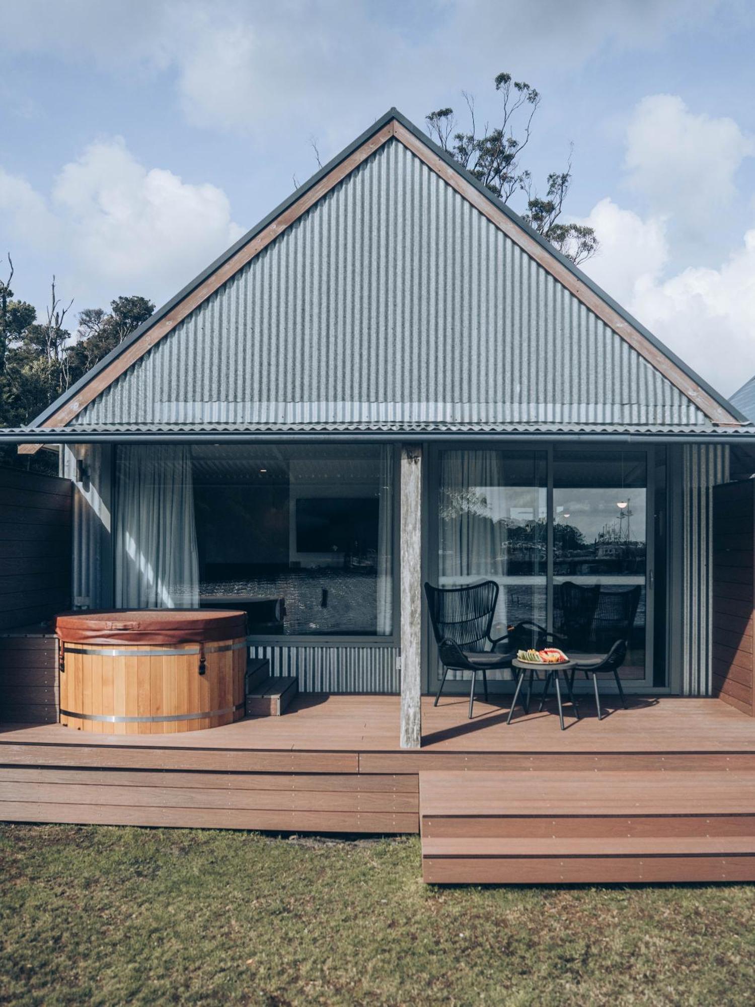 Risby Cove Boutique Hotel Strahan Kültér fotó