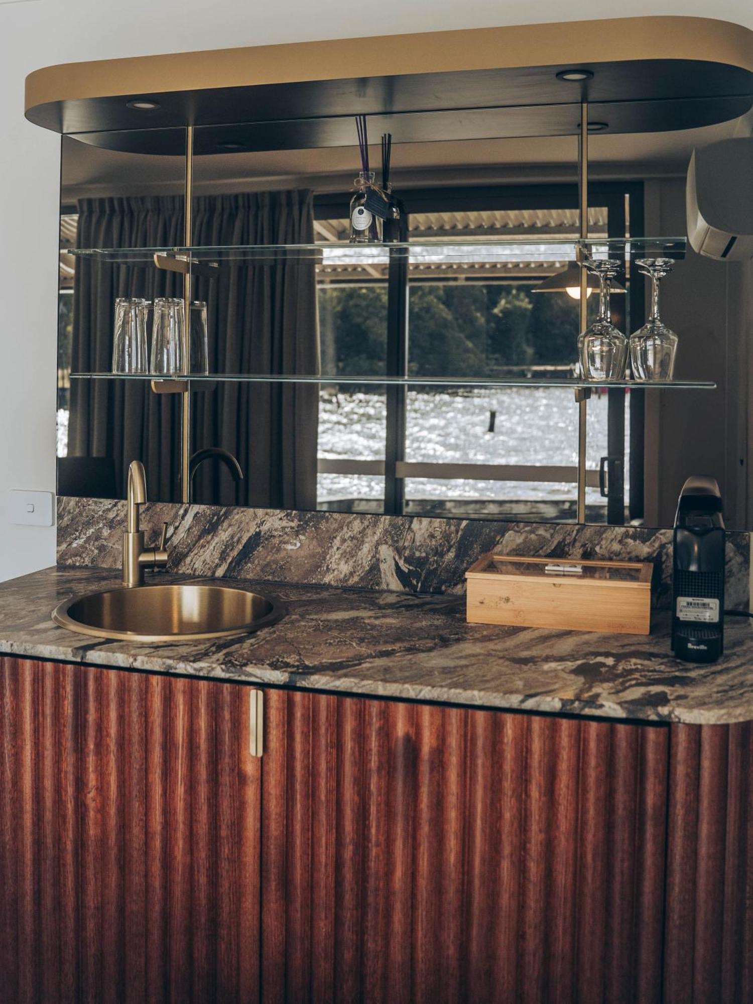 Risby Cove Boutique Hotel Strahan Kültér fotó