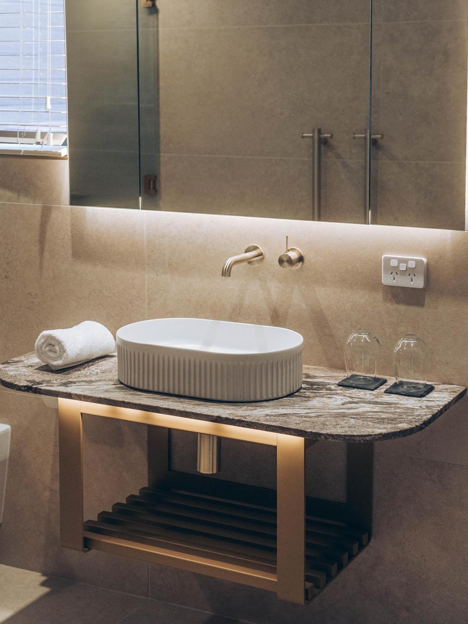 Risby Cove Boutique Hotel Strahan Kültér fotó